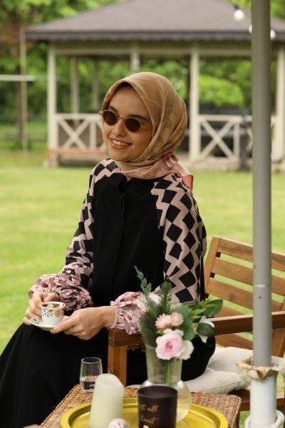 Spring Raglan Abaya